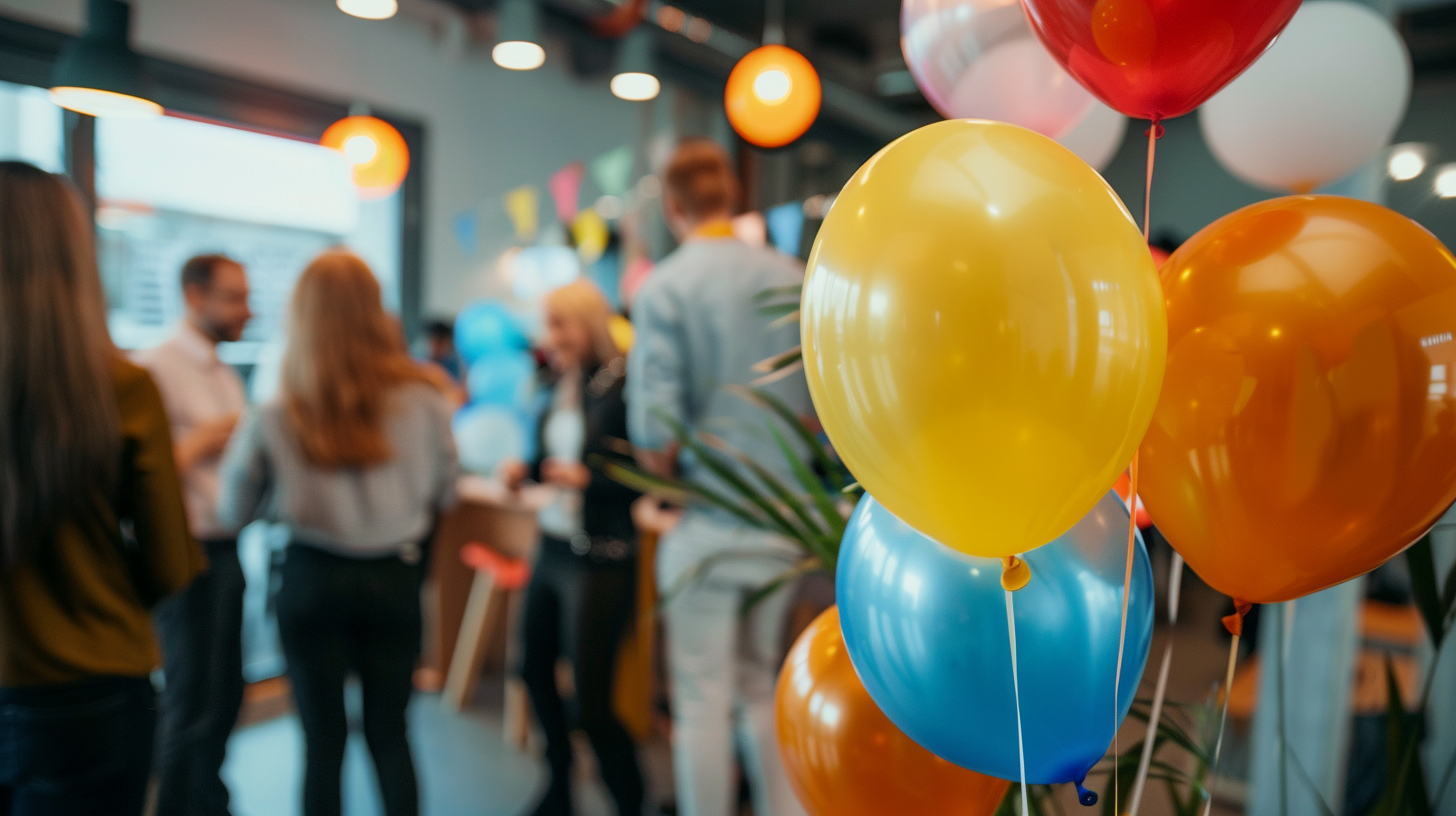Der fliegende Botschafter: Bedruckte Luftballons bei Firmenjubiläen